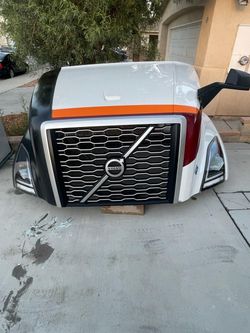 2024 Volvo VNL 760 Hood