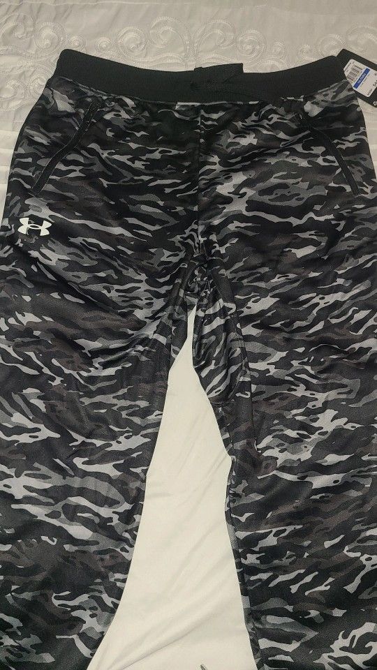 New boys under armour camo pants