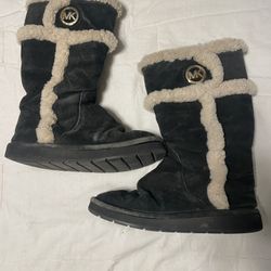 Girls black Boots - size 7-10 Years old