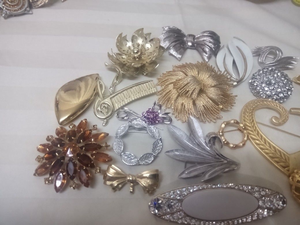 Brooch Lot 