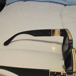 FREE BLUE PILLOW CASE AND FAKE GLASSES