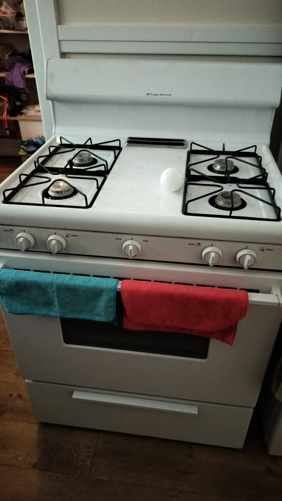 Frigidaire Gas Range