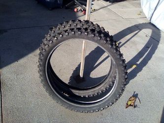 2 Dunlap 80/100 21 tires