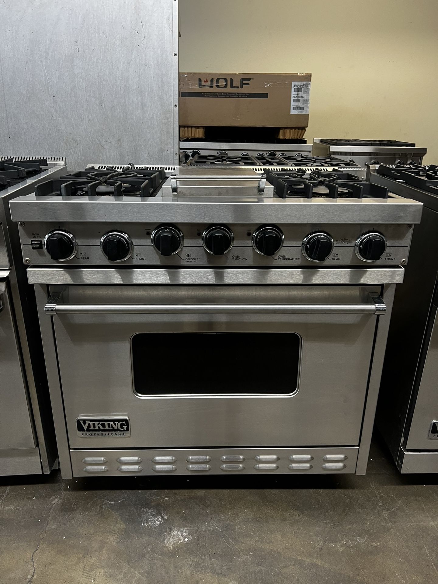 Viking 36”Wide Gas Range Stove In Stainless Steel With Griddle
