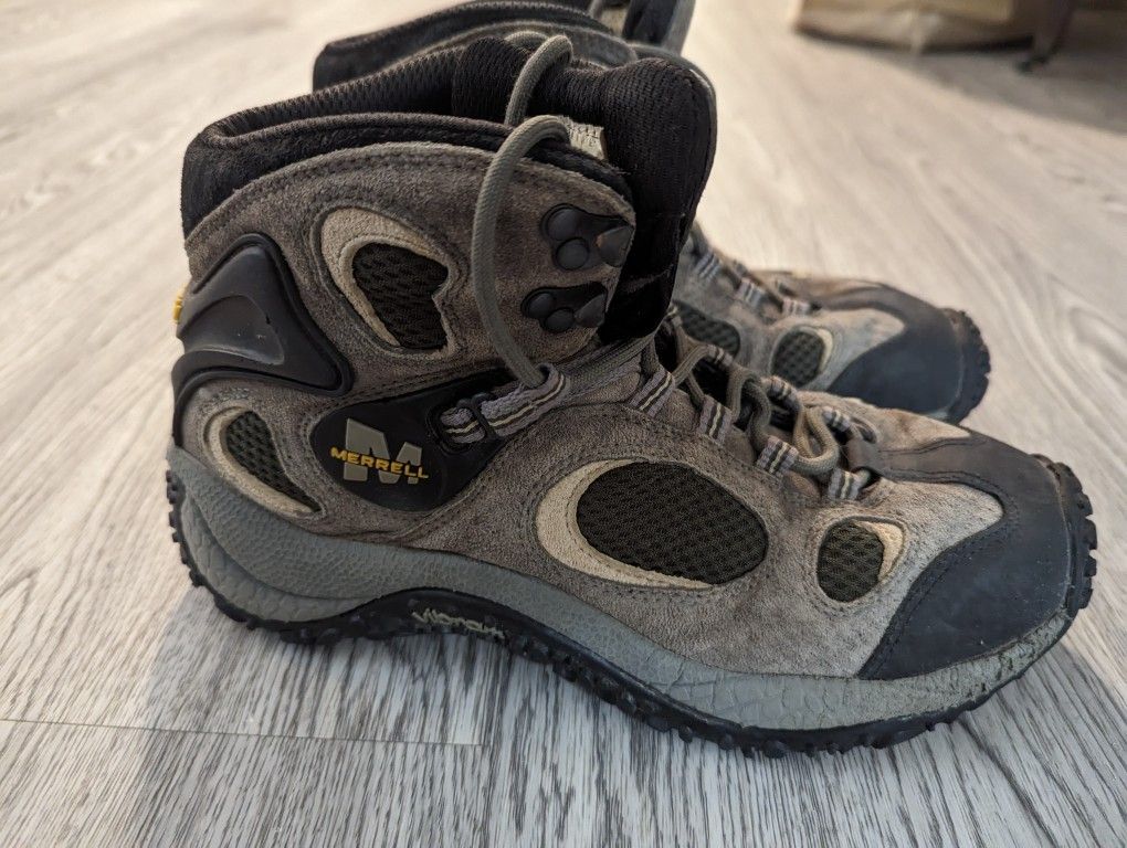 Ladies Merrell Hiking Boots. Euc 8.5