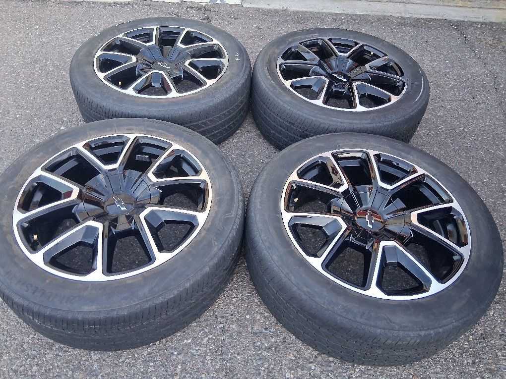 2024 OEM ORIGINAL TAKEOFFS CHEVY TAHOE RST 22 INCH TIRES BRIDGESTONE 60 % $  875