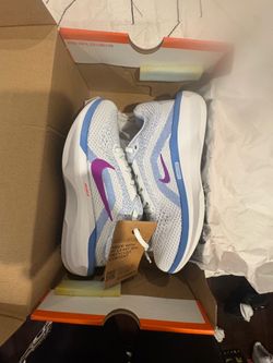Nike woman size 7 winflo 11