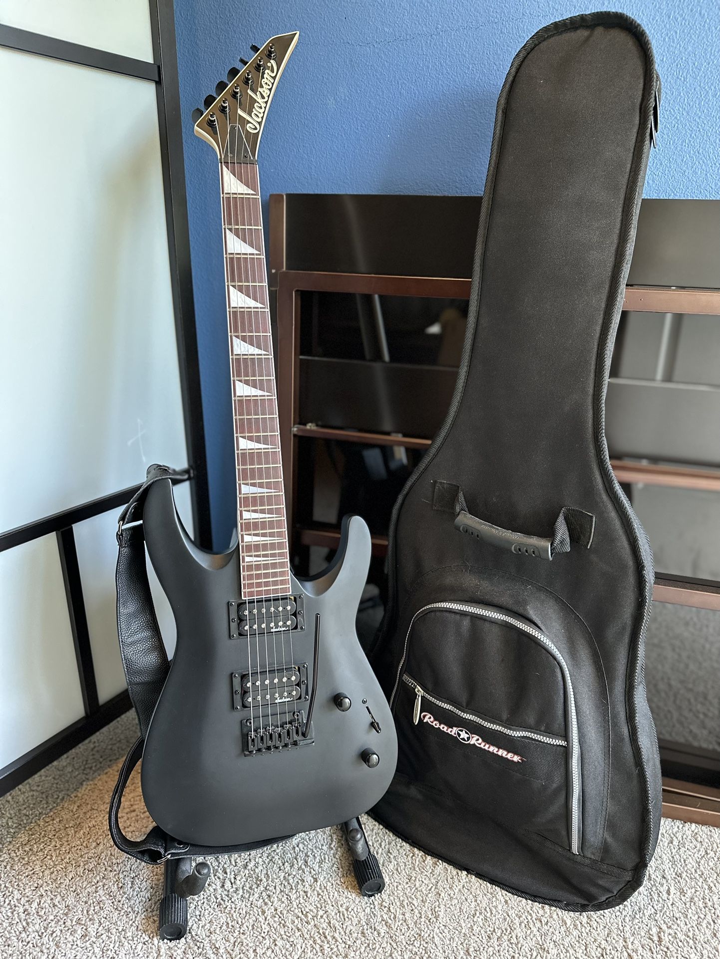 Jackson Electric Guitar + Roadrunner Case