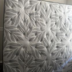 King Size Mattress And Box Spring 