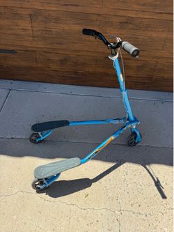 Trikke carving scooter