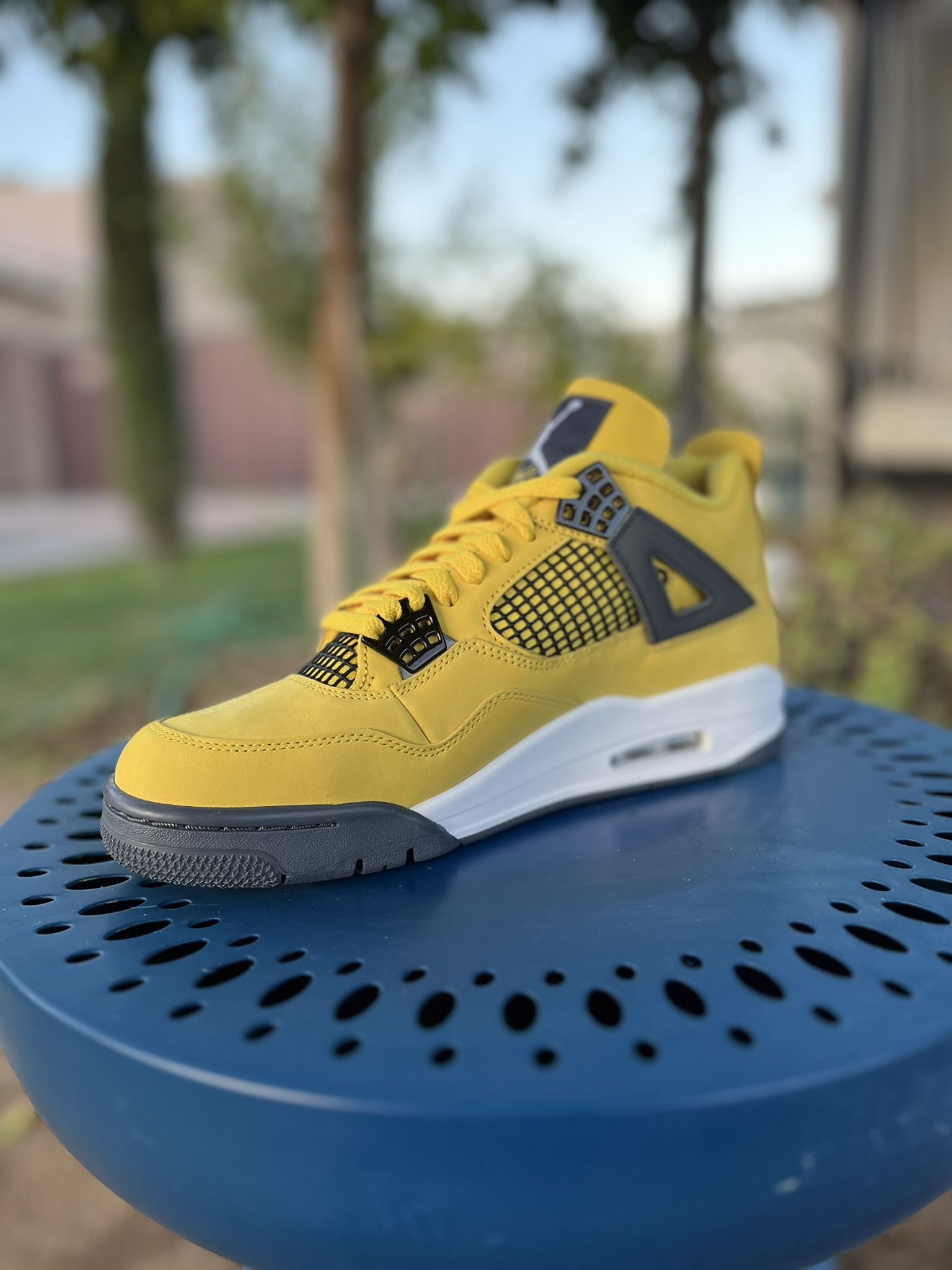 Jordan 4 Lightning 