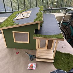 Craft Men’s Cabin miniature dollhouse