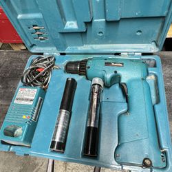 Makita 6011D Cordless Drill Driver, DC1290A Charger, 12V Battery, Carry Case