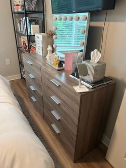 Light ash 8-drawer dresser
