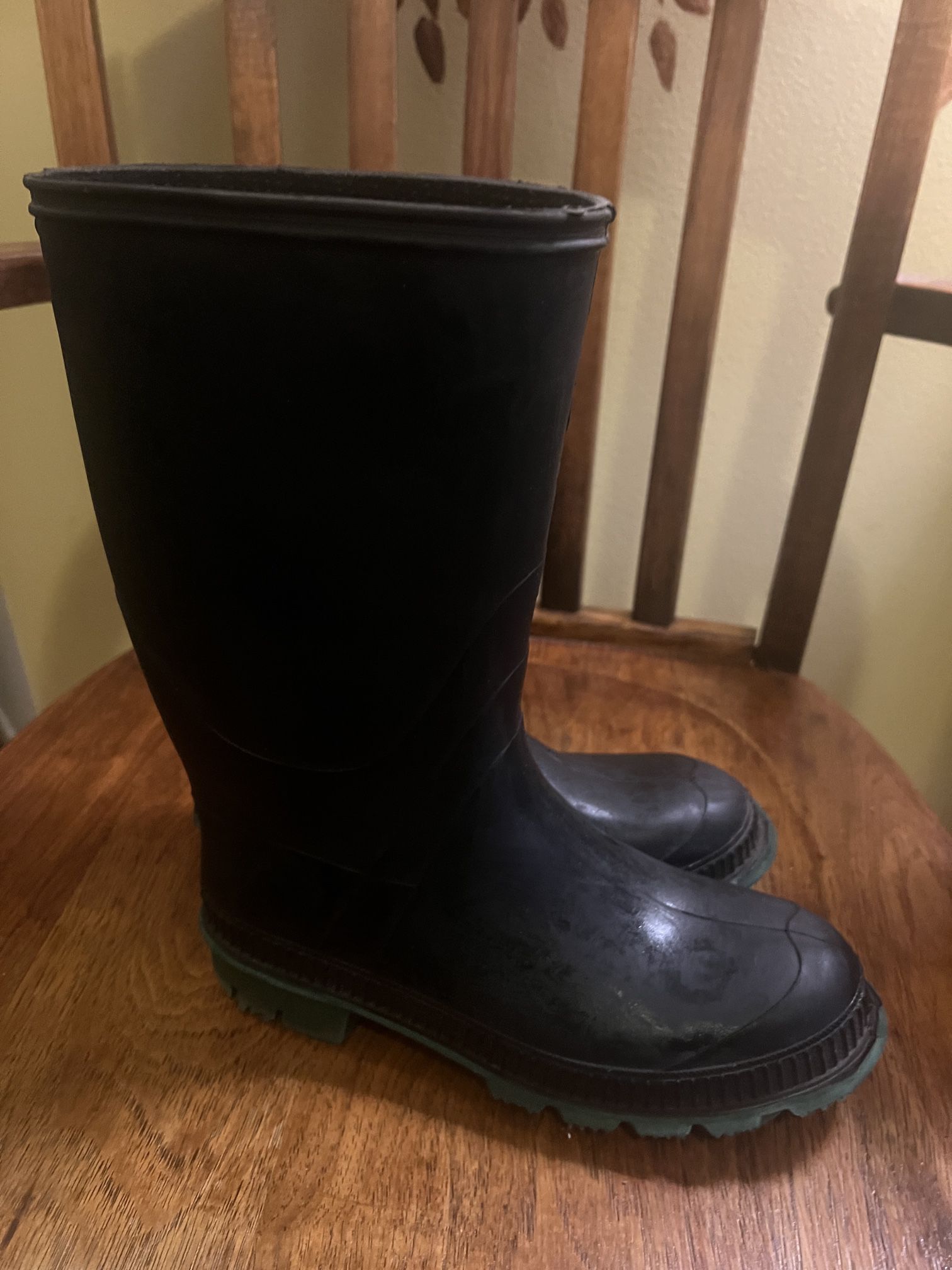 Women’s Rubber Rain boots Size 8 Made In USA