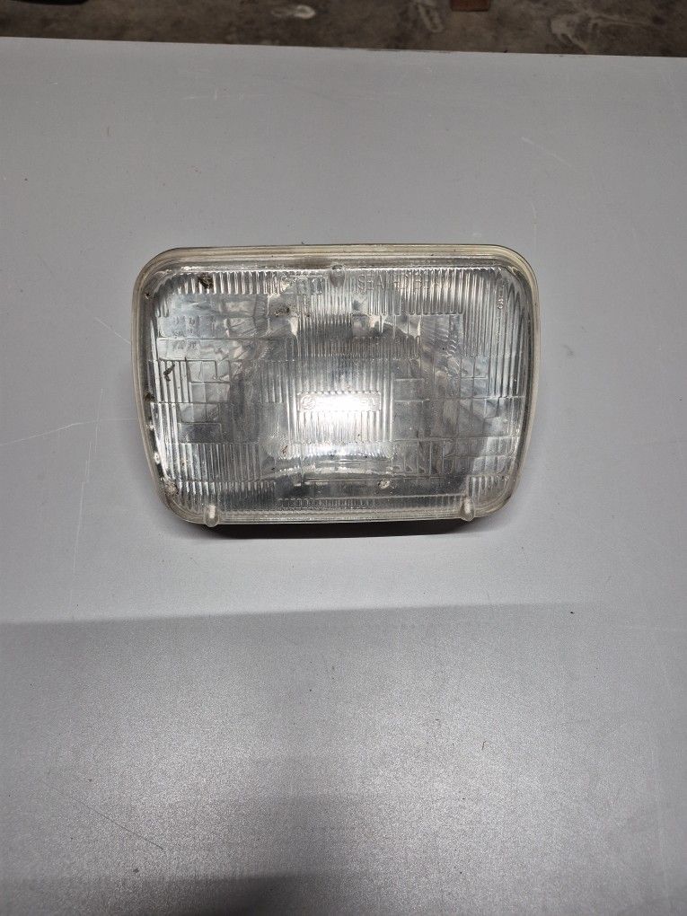 2003 Chevy Express 3500 Headlight