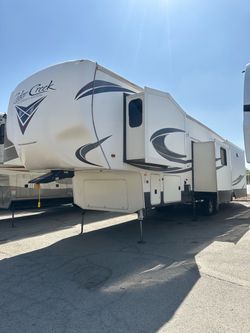 2018 Cedar Creek silverback Fifth Wheel / RV /Travel Trailer