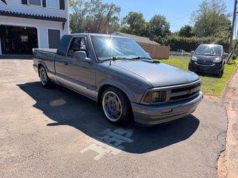 Chevy s10 lowered sell/trade 5 speed