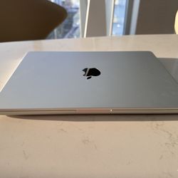 MacBook Pro 14-inch (November 2023) — M3 Chip 1 TB SSD