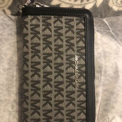 NEW Michael Kors Wallet