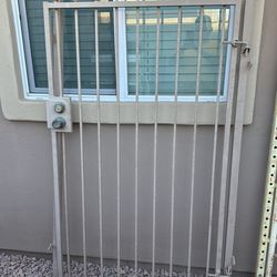 Gate 42x72