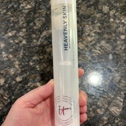 NEW IT COSMETICS #704 HEAVENLY SKIN SMOOTHING COMPLEXION BRUSH $18!!