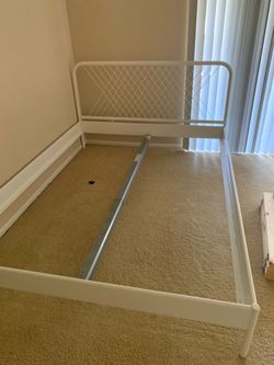 Modern White Metal Platform Bed Frame – Full/Queen – Excellent Condition