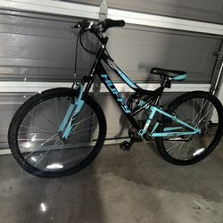 Bike  ( brand nEW ) Never Been Used 