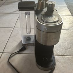 Keurig Slim Machine With 3 Stainless Cups