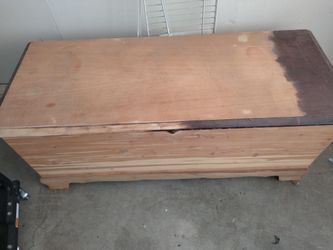 Lane cedar chest needs finishing