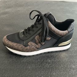 Michael Kors Maddy Trainer - Size 9