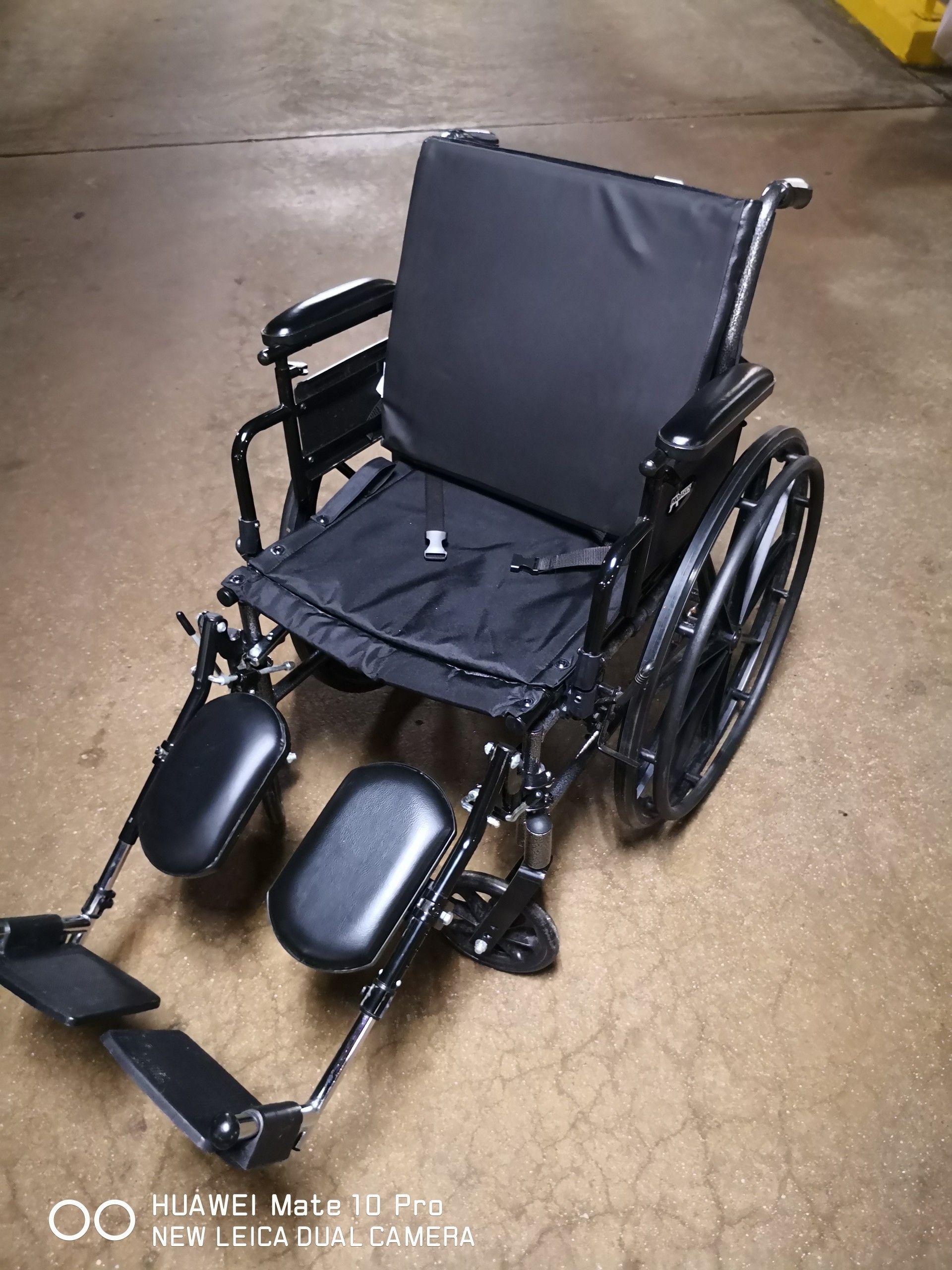 Like new Folder wheels chair