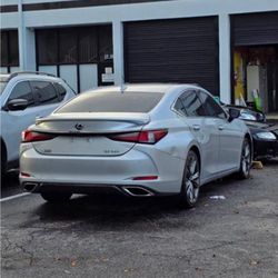 2019 Lexus ES350... Parts only.