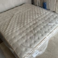 King Size - Saatva Mattress - Like New