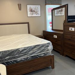 New 5pc Queen Bedroom Set