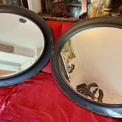 2 Charming Mirrors 