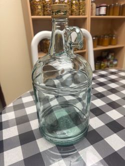 Glass jug