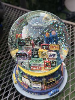 Large Vintage New York City Musical Snow Globe // Working Y2K Millennium Celebration Globe // Plays Auld Lang Syne // Broadway Musical Signs