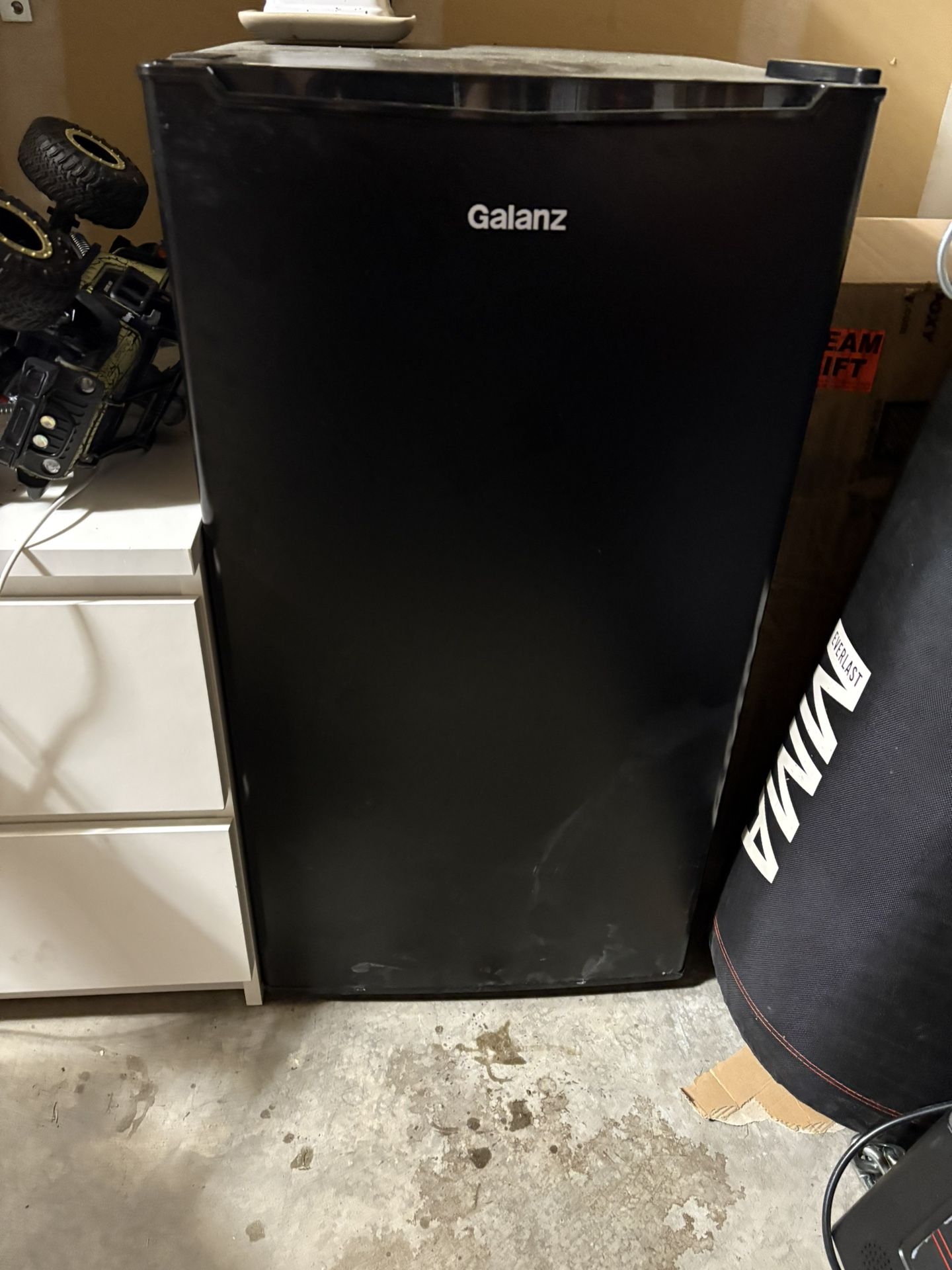 Mini Fridge In great Condition Still Only Used A Few Times