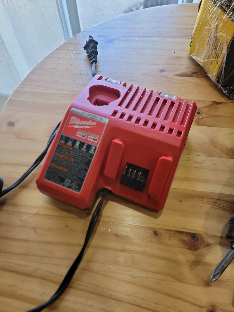 Milwaukee M12 M18 Charger