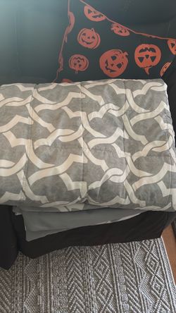 Queen size blanket