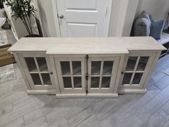 72 inch Console.    TV Stand