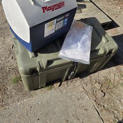 Basic survival crate full and 30 days of emergency food