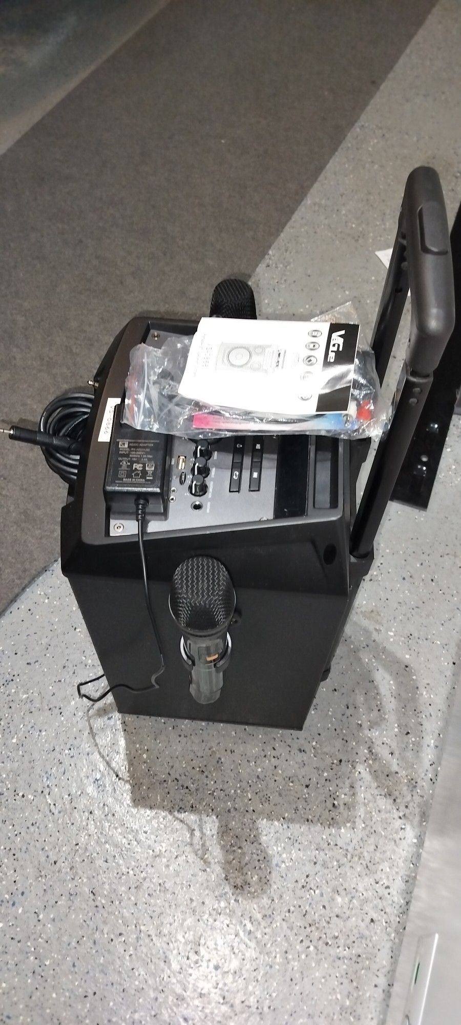 VeGue Portable Speaker /Karaoke Box