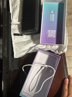 WAV Watch Smartwatch with Charging Cable