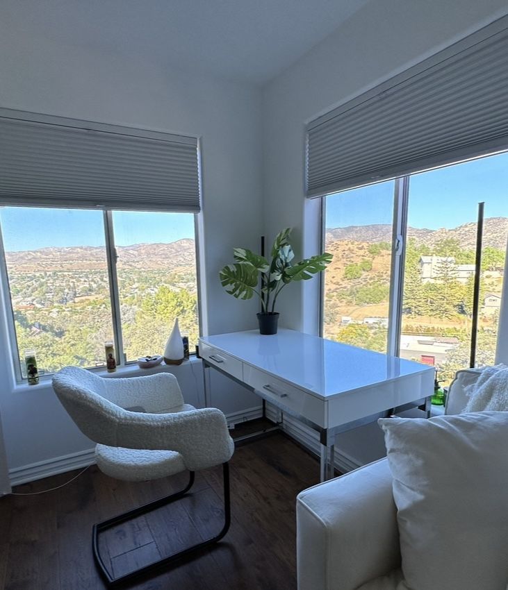White Desk/vanity