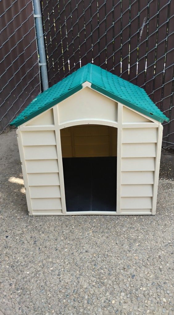 White And Green Dog House