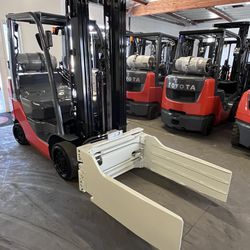 2017 Toyota With Bale Clamp Forklift 
