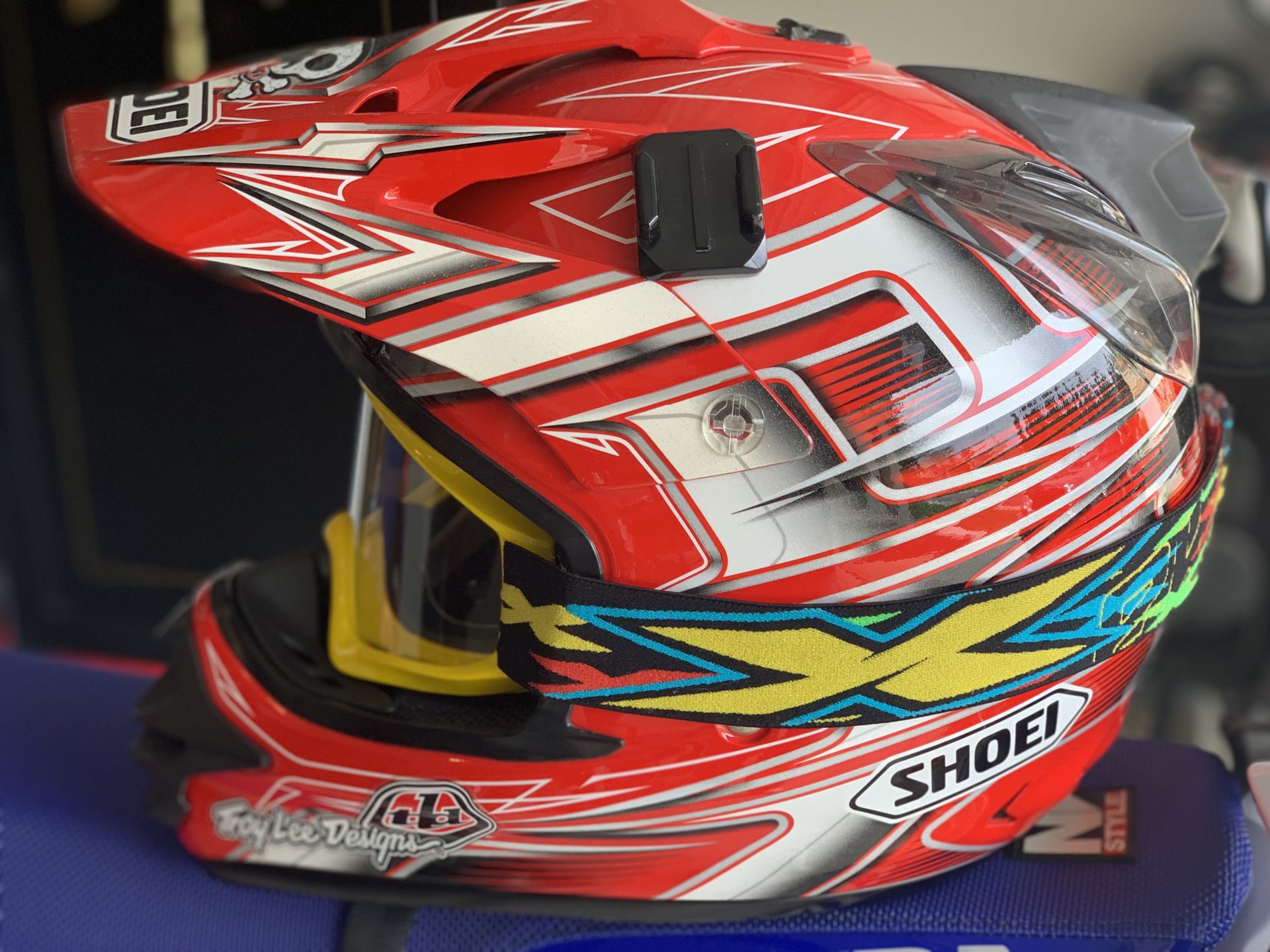 SHOEI Helmet size Large with new Air Helmet Interior Lining and free goggles. Motorcycle, motocross, enduro, dual sport