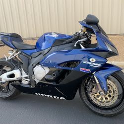 Honda 2004 CBR1000RR Sport Bike Motorcycle - Clean Title